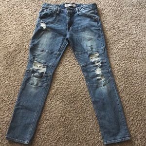 Ripped Guess Jeans (slim tapered)